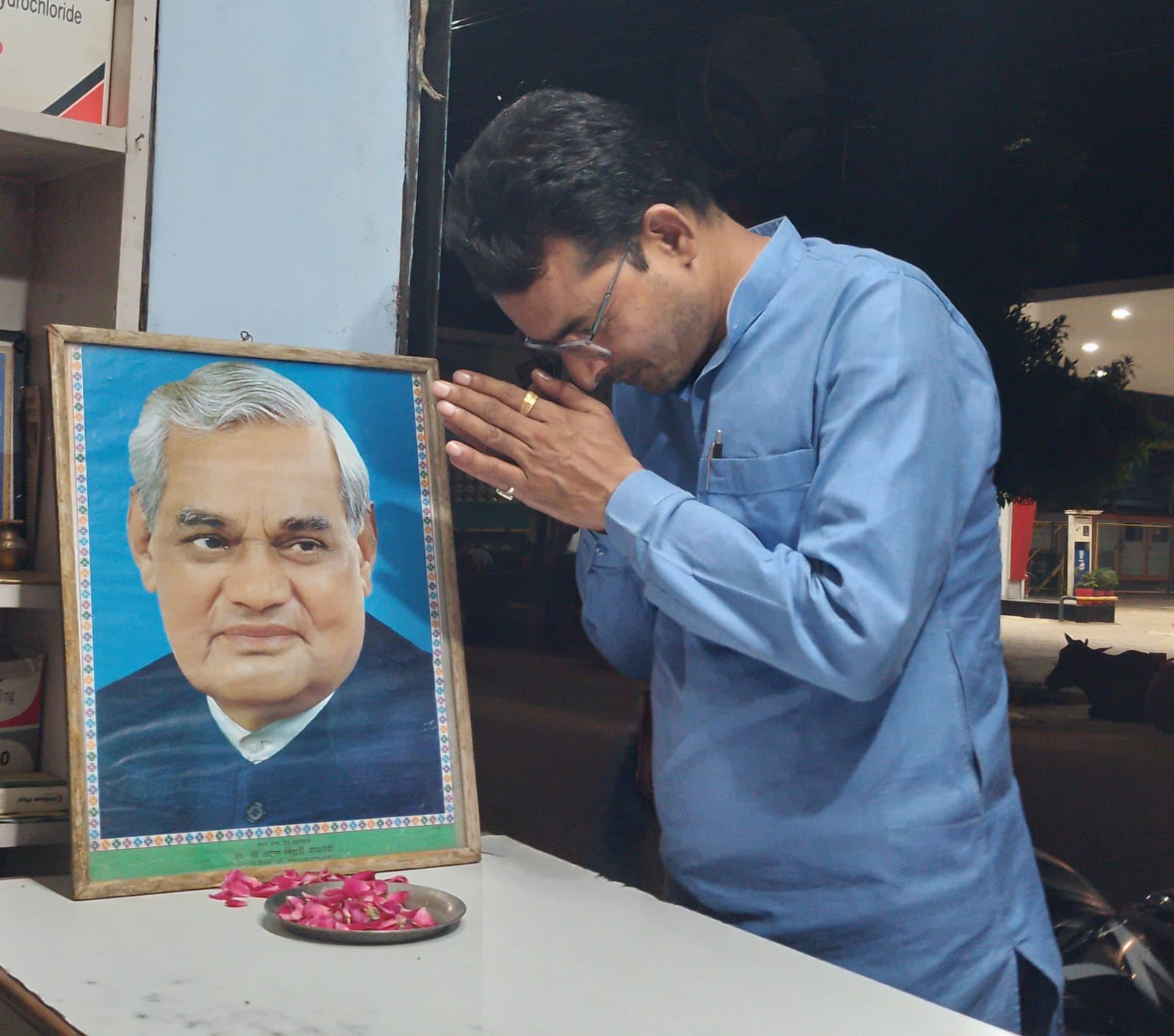 अटल बिहारी वाजपेई की पुण्यतिथि अटल विचार मंच के पदाधिकारी द्वारा मनाई गई