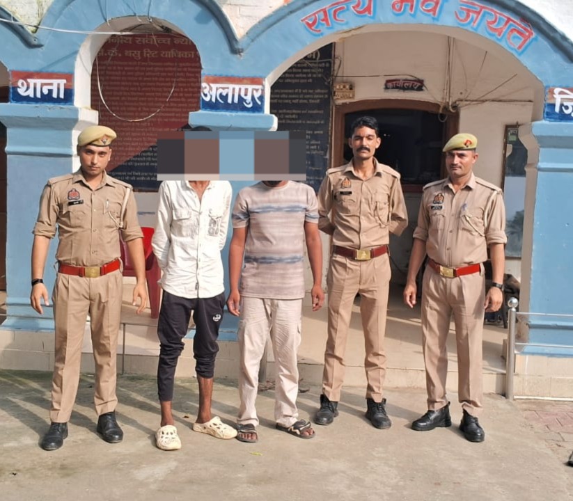 चोरी का खुलासा: 11,800 रुपये नकद, बैंक पासबुक व आधार कार्ड समेत दो आरोपी गिरफ्तार