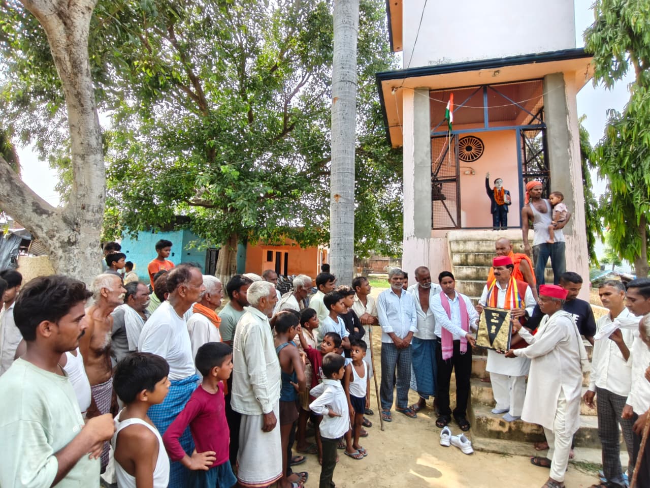 सतीश प्रेमी द्वारा क्षेत्र के आधा दर्जन गांवों का तूफानी दौरा कर बाबा साहब भीमराव अंबेडकर की प्रतिमा स्थल पर आयोजित