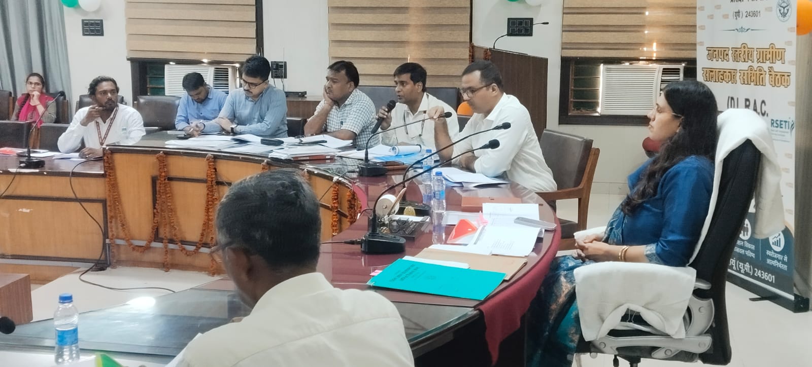 सीडीओ ने बैंकर्स के साथ बैठक कर लंबित ऋण प्रकरणों के शीघ्र निस्तारण के दिए निर्देश