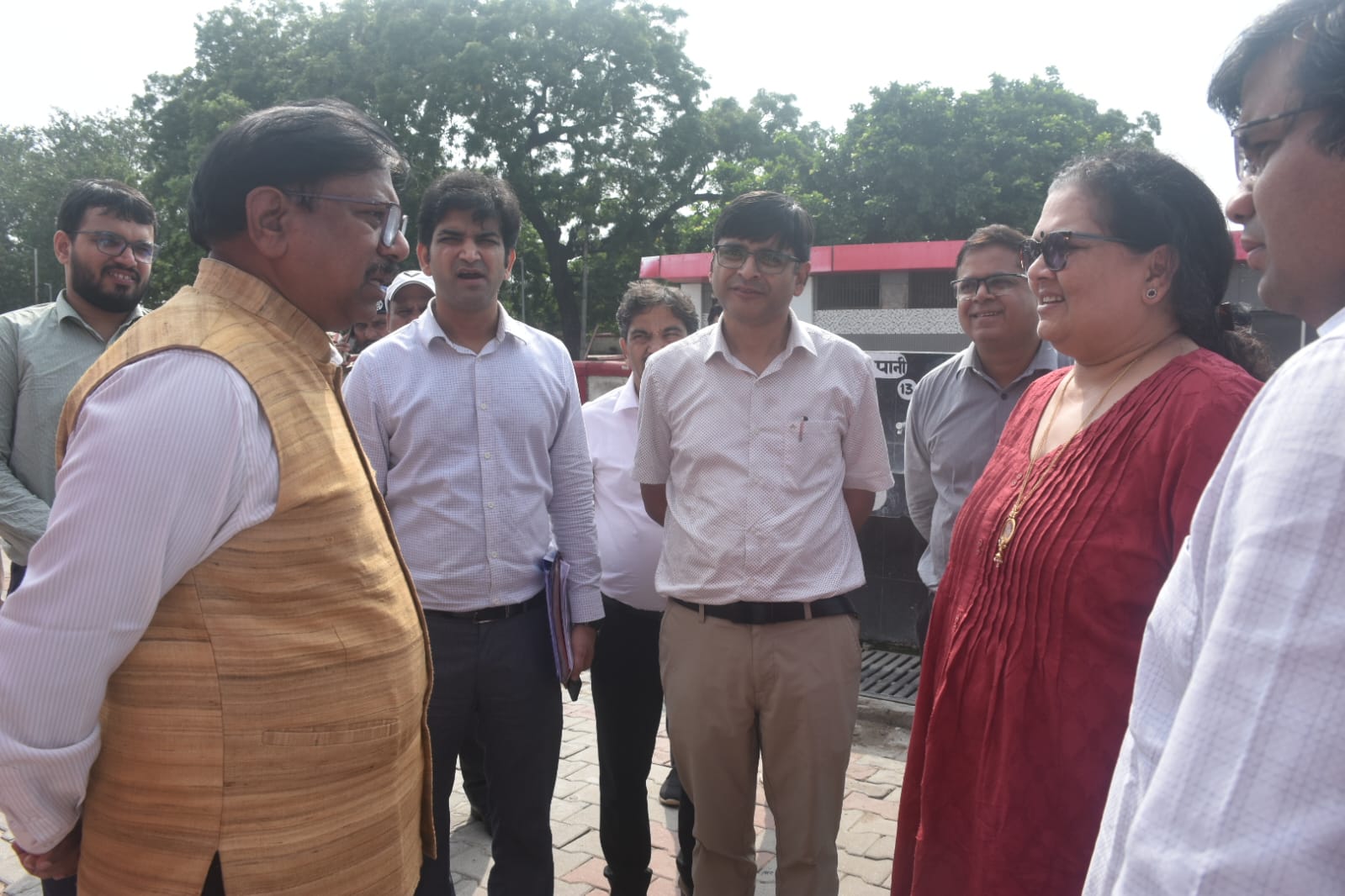 बरेली सिटी-मथुरा रेलखंड का जीएम ने किया विंडो ट्रेलिंग निरीक्षण, सुरक्षा पर दिए सख्त निर्देश