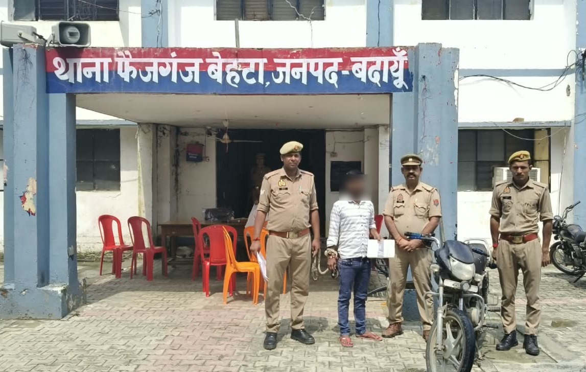 25 हजार का इनामी बदमाश गिरफ्तार, तमंचा-कारतूस और बाइक बरामद
