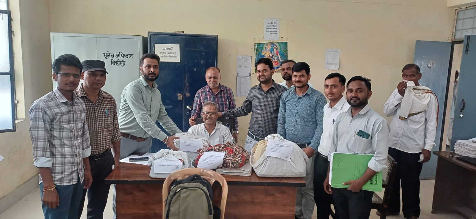 उत्तर प्रदेश लेखपाल संघ के बैनर तले तहसील इकाई द्वारा अपनी आठ सूत्रीय मांगों के समर्थन में जोरदार विरोध प्रदर्शन किया।